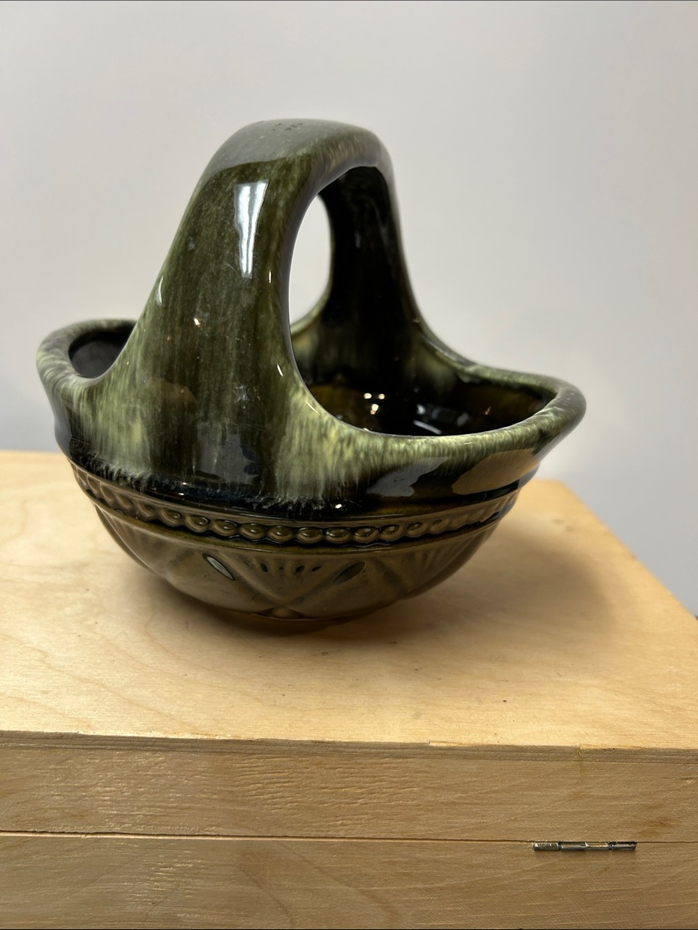 VINTAGE Hull‎ USA Pottery Flower Basket Planter F24  Drip Glaze Green 6x7x7